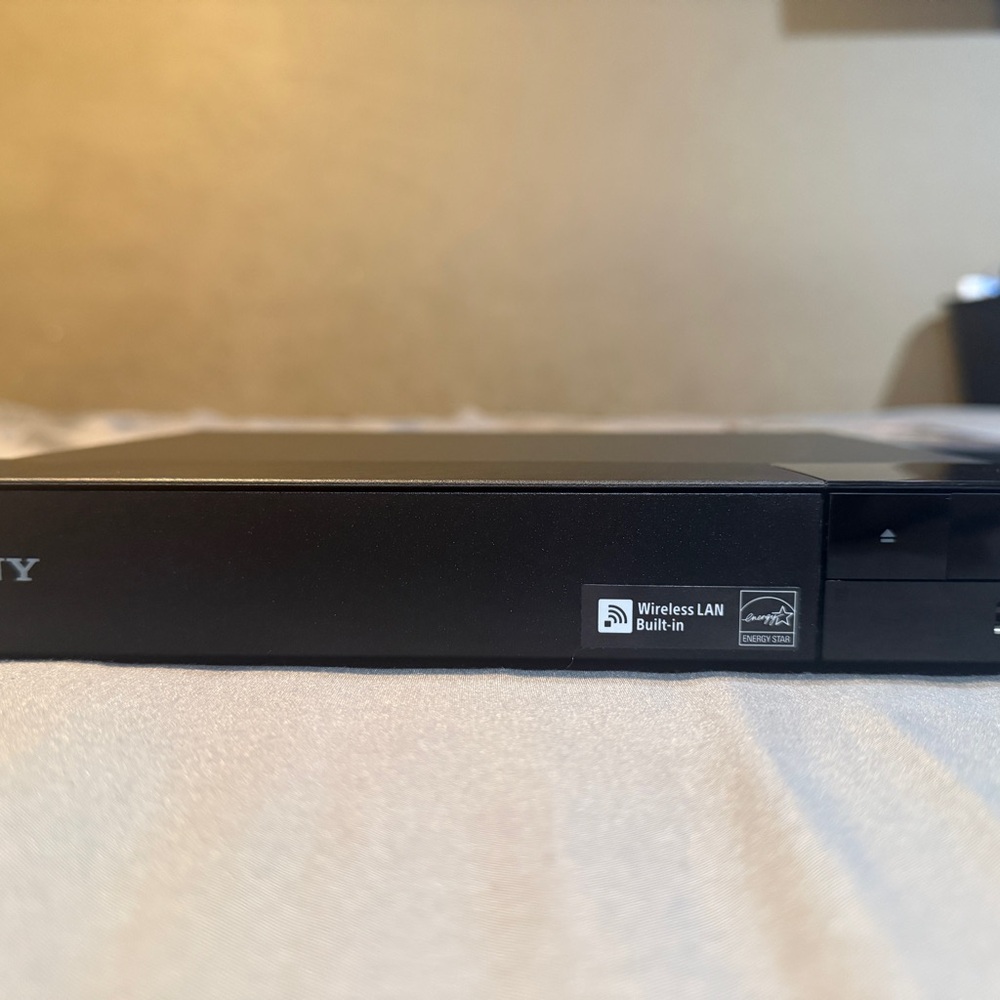 Sony Black Blu-ray/DVD Player with Remote and Power Adapter

*TESTED AND WORKS - Picture 6 of 11